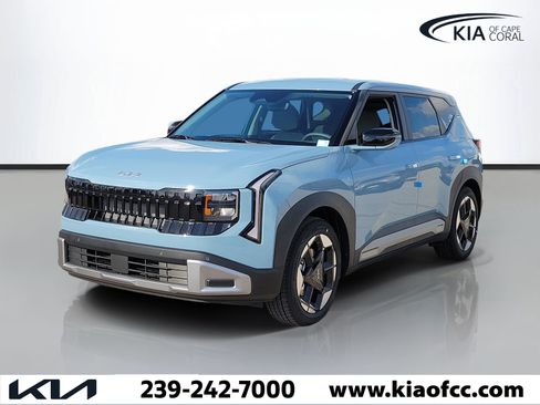 New 2027 Kia Seltos S FWD image 3