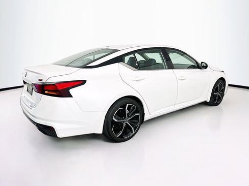 Used 2023 Nissan Altima 2.5 SR FWD image 9