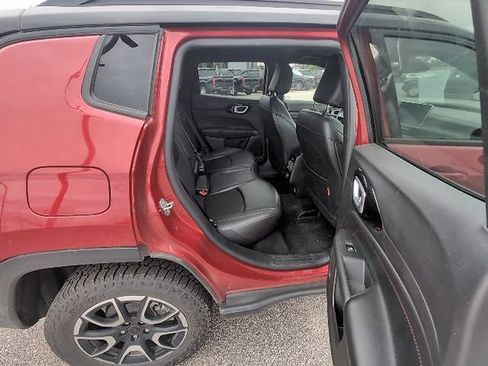 Used 2025 Jeep Compass Trailhawk AWD/4WD image 5