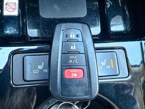 Used 2021 Toyota Prius Prime XLE image 42