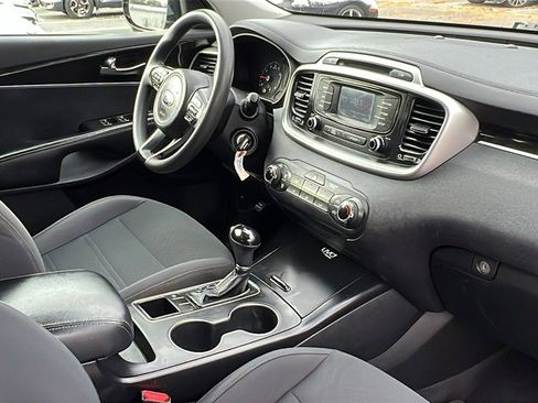Used 2016 Kia Sorento LX image 12