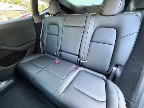 Used 2024 Tesla Model Y Long Range AWD/4WD image 19