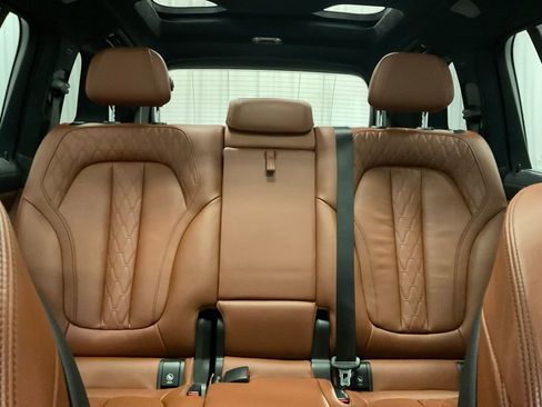 Used 2021 BMW X7 M50i image 15