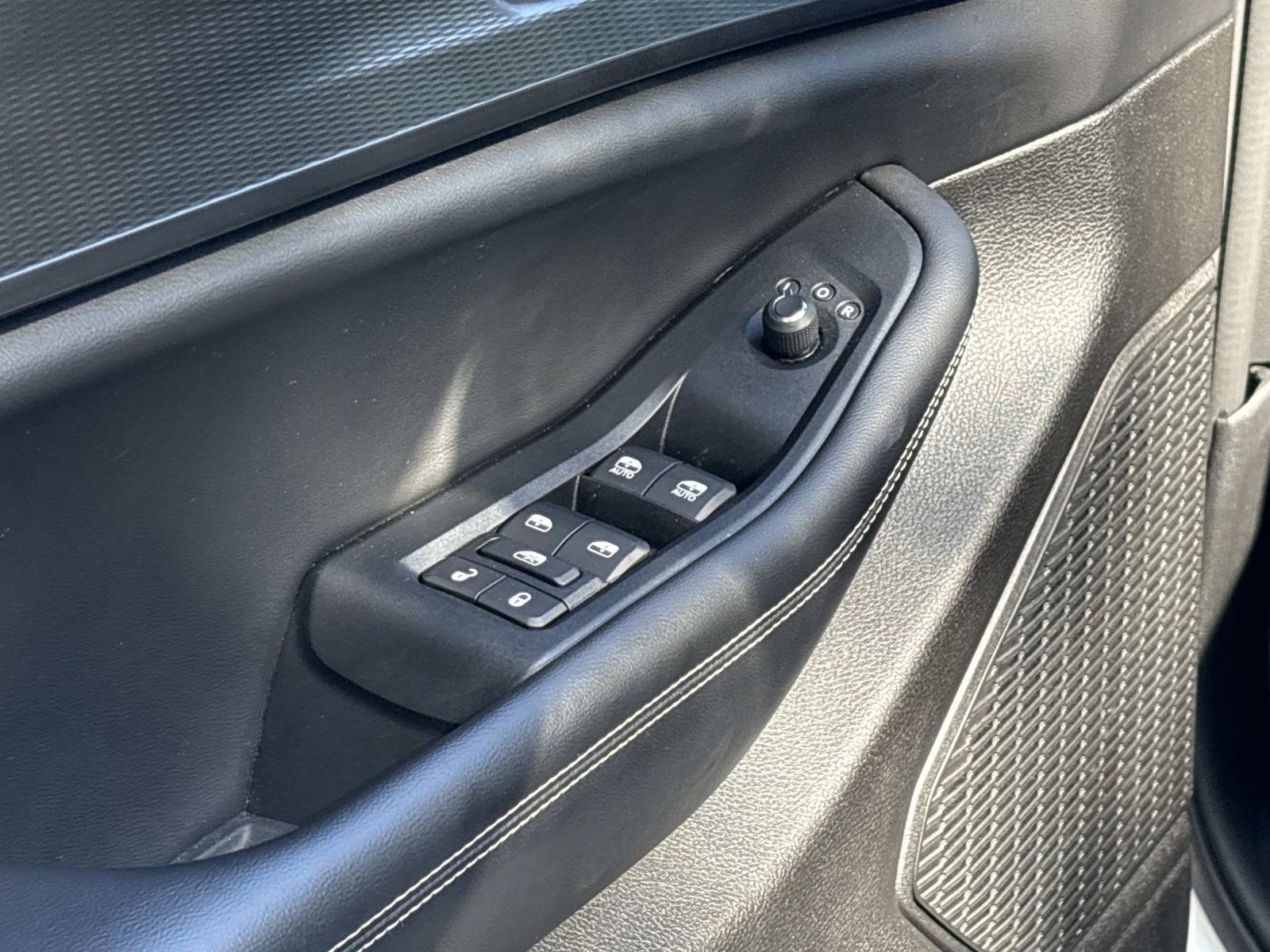 Used 2023 Jeep Grand Cherokee Laredo AWD/4WD image 17