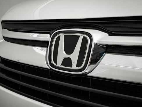 Used 2018 Honda Odyssey Elite image 3