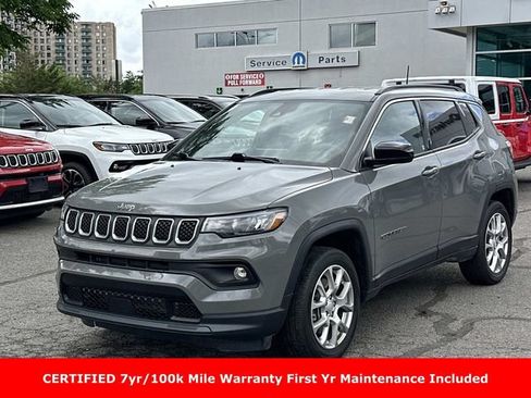 Used 2023 Jeep Compass Latitude AWD/4WD image 6