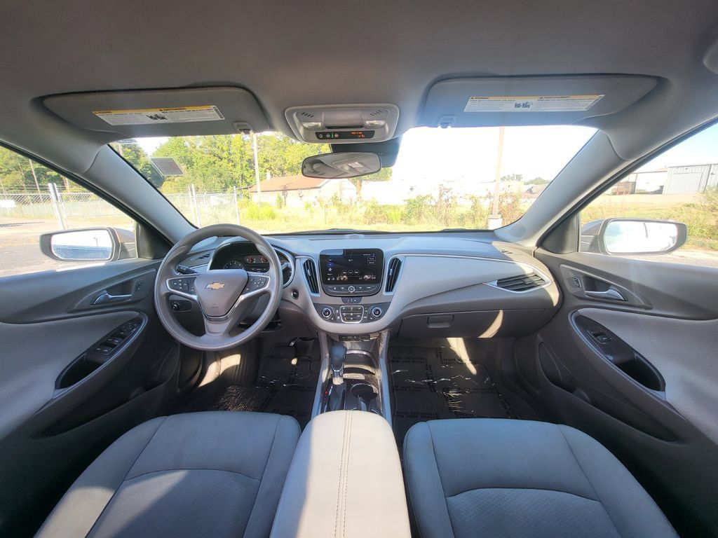 Used 2025 Chevrolet Malibu LT FWD image 11