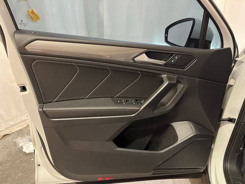 Used 2022 Volkswagen Tiguan SE AWD/4WD image 10