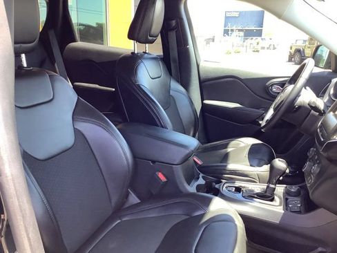 Used 2020 Jeep Cherokee Latitude Plus AWD/4WD image 34
