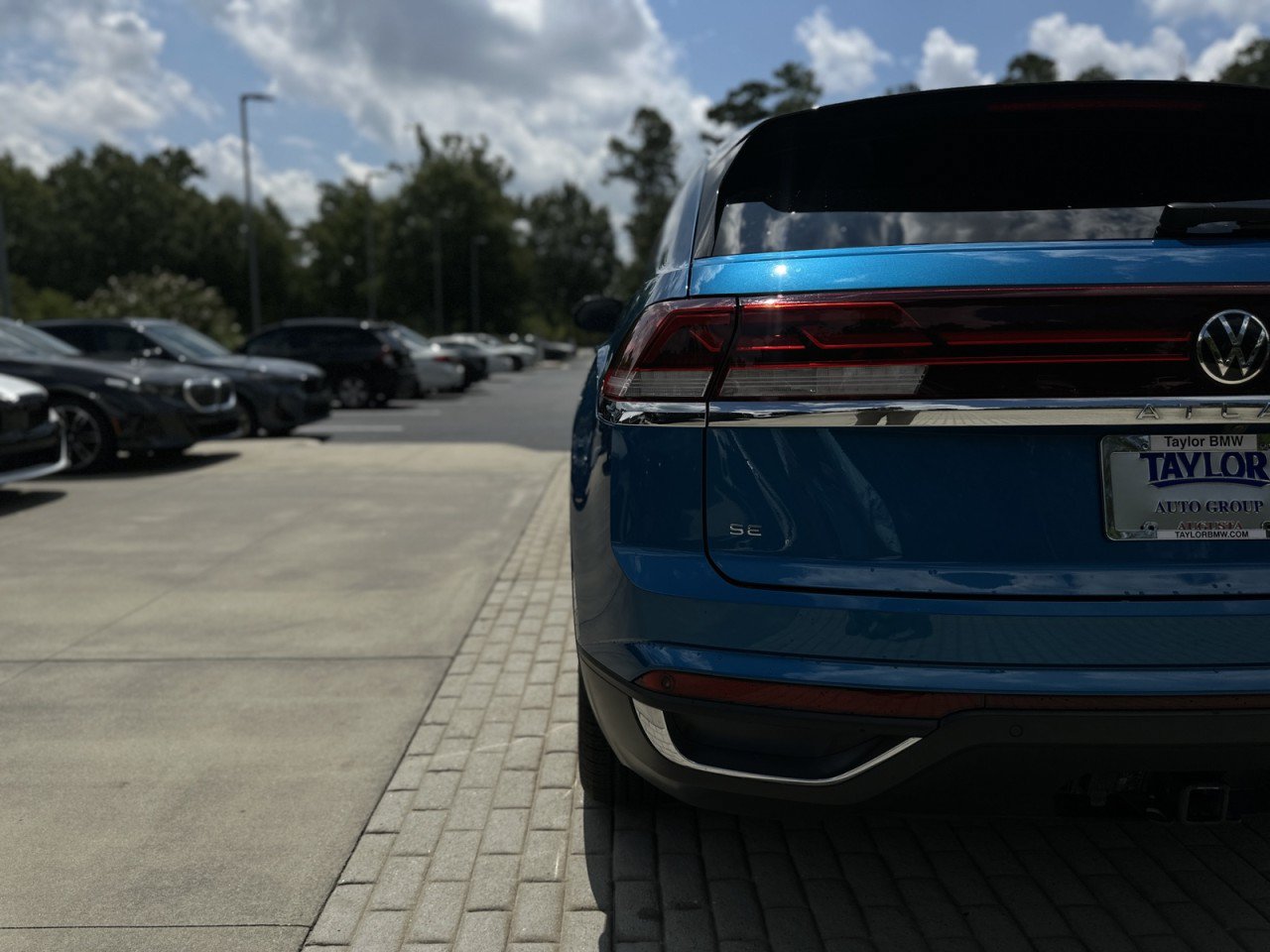 Used 2024 Volkswagen Atlas Cross Sport SE FWD image 17