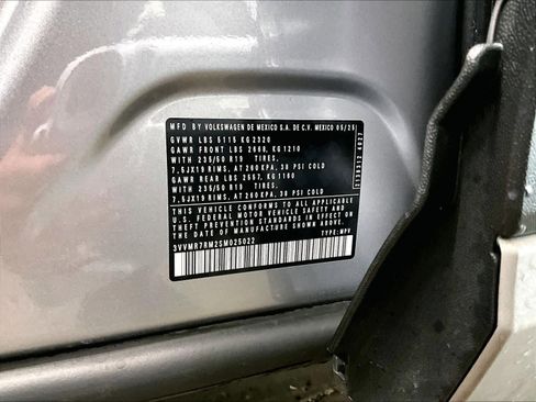 Certified 2025 Volkswagen Tiguan SE w/ Panoramic Sunroof Package image 35