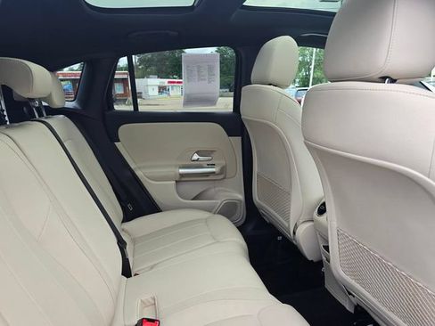 Certified 2025 Mercedes-Benz GLA 250 4MATIC image 18
