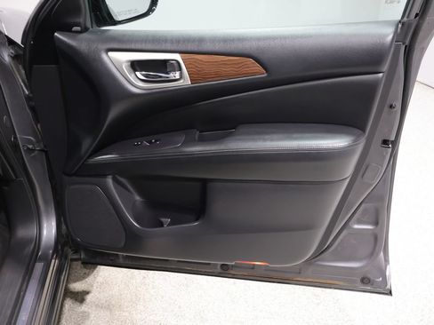 Used 2017 Nissan Pathfinder Platinum AWD/4WD image 24