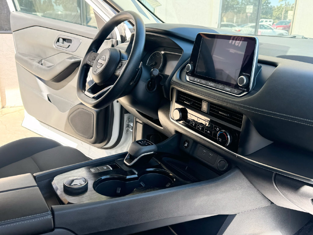Used 2024 Nissan Rogue S AWD/4WD image 23
