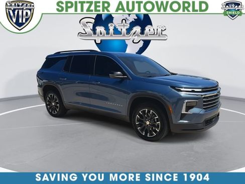 Used 2025 Chevrolet Traverse LT w/ Sun and Wheel Package FWD image 2