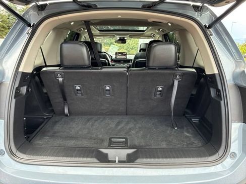 Used 2025 Honda Pilot Touring image 7
