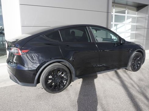 Used 2023 Tesla Model Y Long Range image 4