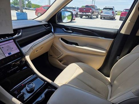 Used 2021 Jeep Grand Cherokee L Limited AWD/4WD image 26