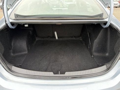 Used 2017 Chevrolet Malibu LT image 18