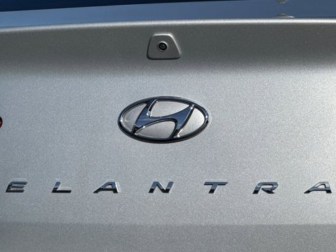 Used 2020 Hyundai Elantra SEL image 13