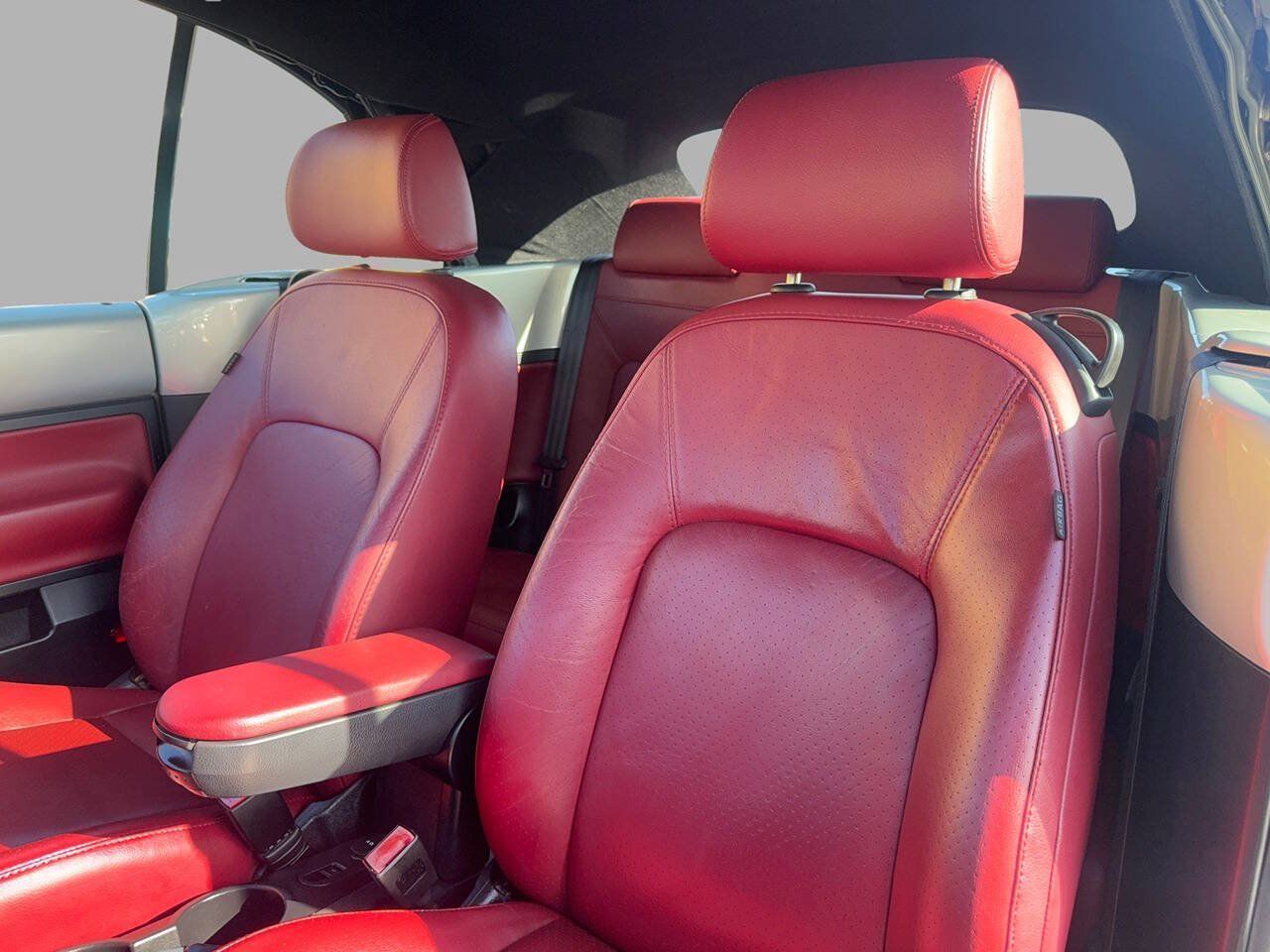 Used 2009 Volkswagen Beetle Blush FWD image 28