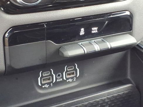 Used 2024 RAM 1500 Laramie image 13