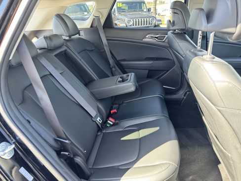 Used 2024 Kia Sportage EX FWD image 33
