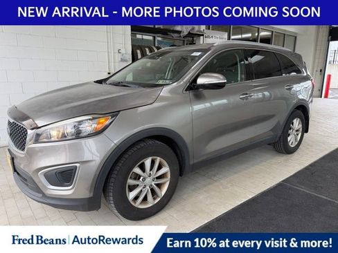 Used 2018 Kia Sorento LX image 3