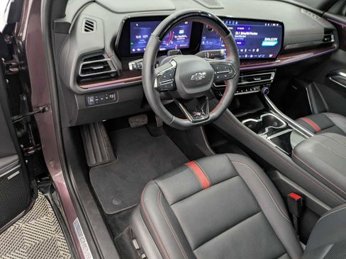 Used 2024 Chevrolet Traverse RS image 2