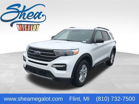 Used 2023 Ford Explorer XLT image 1