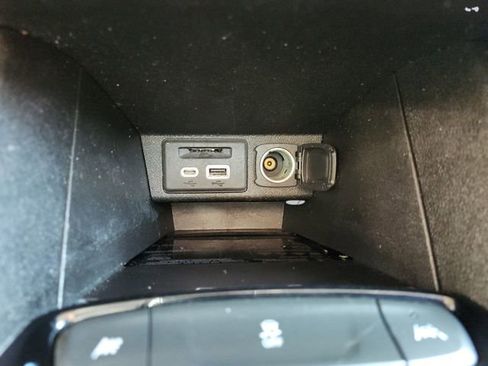 Used 2023 Chevrolet Bolt EUV Premier image 32