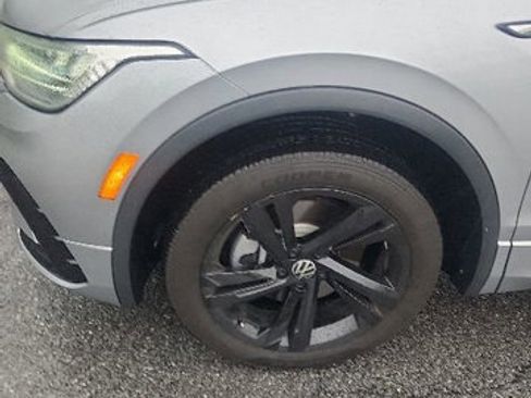 Used 2023 Volkswagen Tiguan SE R-Line FWD image 9