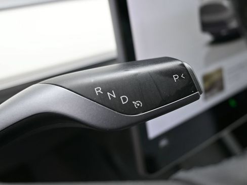 Used 2022 Tesla Model Y Long Range AWD/4WD image 18
