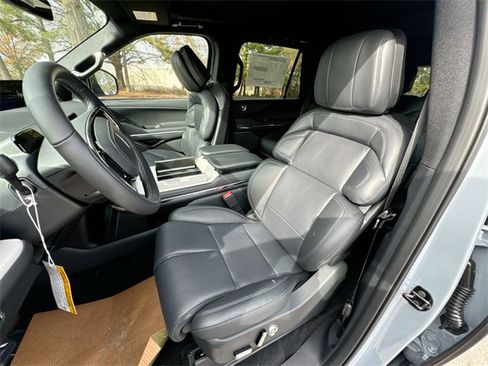 New 2025 Lincoln Navigator Reserve w/ Jet Appearance Package image 11