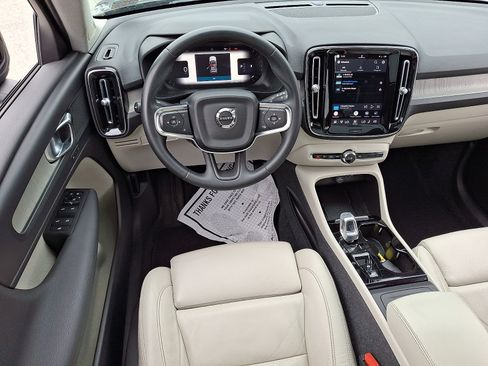 Certified 2023 Volvo XC40 B5 Plus w/ Climate Package AWD/4WD image 12