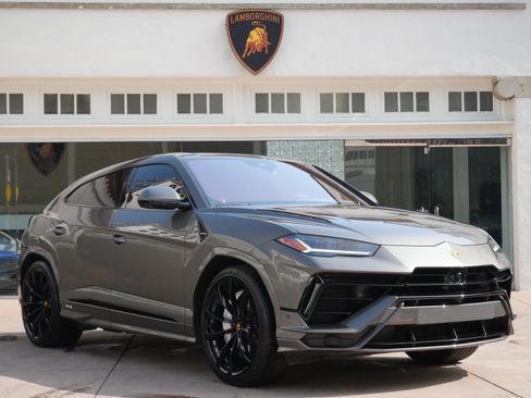 Used 2024 Lamborghini Urus S image 1