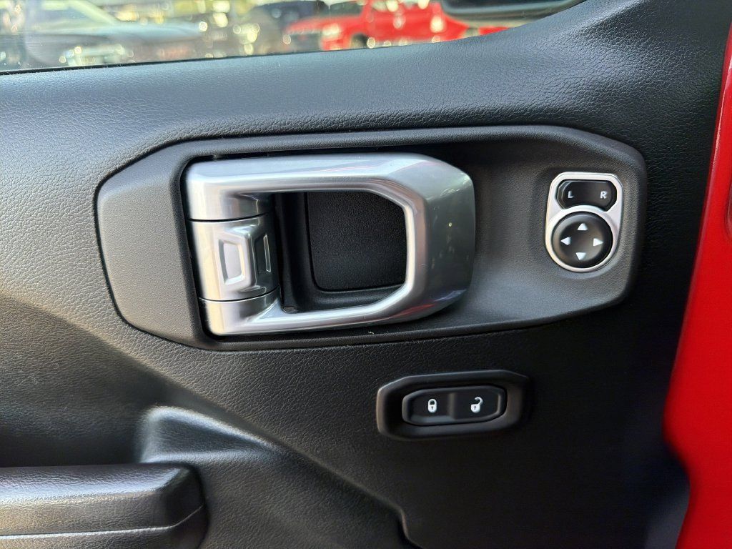 Used 2021 Jeep Wrangler Unlimited Rubicon w/ Cold Weather Group AWD/4WD image 16