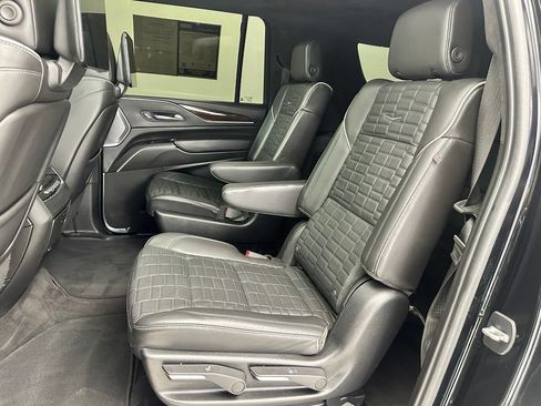 Used 2022 Cadillac Escalade ESV Sport Platinum AWD/4WD image 16