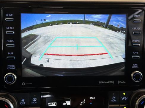 Used 2022 Toyota Highlander XLE AWD/4WD image 24