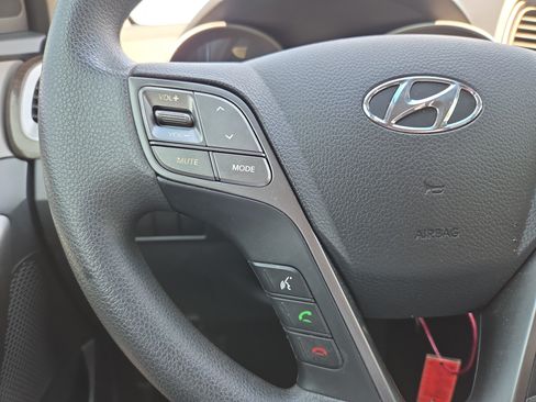 Used 2017 Hyundai Santa Fe SE FWD image 16