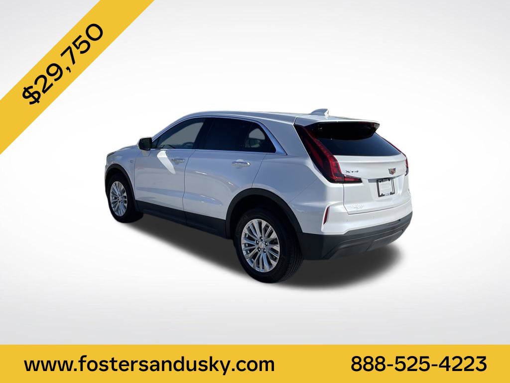 Used 2024 Cadillac XT4 Luxury w/ Cold Weather Package FWD image 3