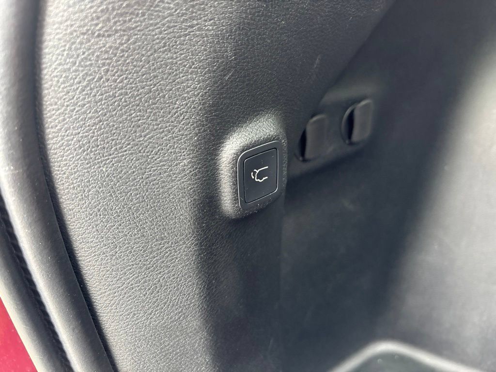 Used 2019 Jeep Cherokee Limited w/ Technology Group AWD/4WD image 12
