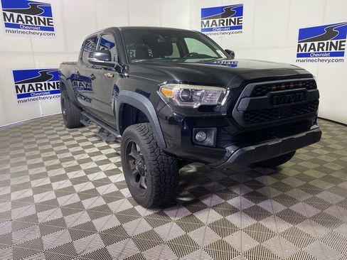 Used 2018 Toyota Tacoma TRD Off-Road image 1
