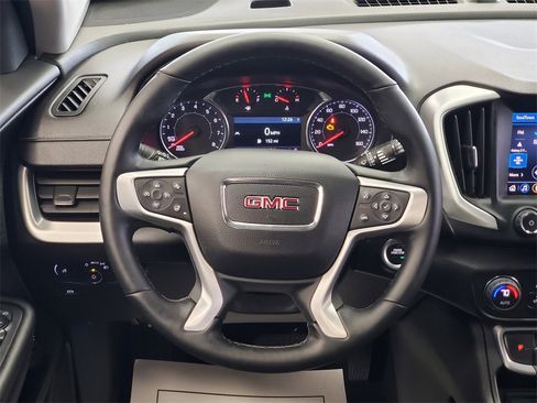 Used 2024 GMC Terrain SLT image 23