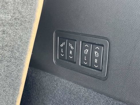 Used 2020 Cadillac XT6 FWD image 23