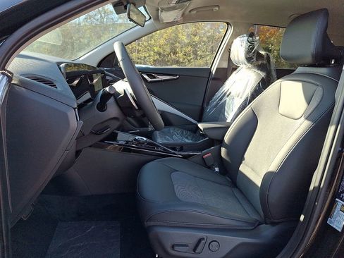 New 2025 Kia Niro EX w/ EX Cold Weather Package image 9
