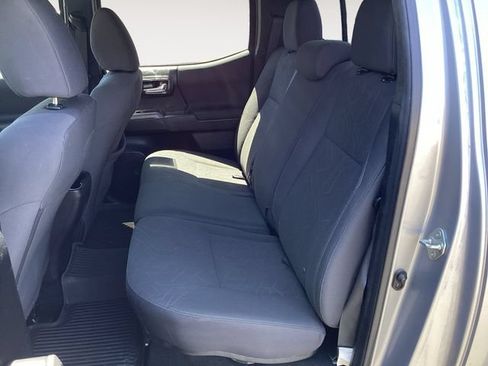 Used 2017 Toyota Tacoma TRD Off-Road AWD/4WD image 12