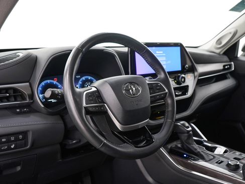 Used 2024 Toyota Highlander Limited AWD/4WD image 27