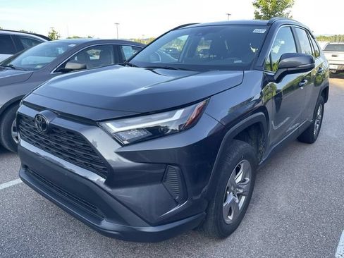 Used 2025 Toyota RAV4 XLE AWD/4WD image 2