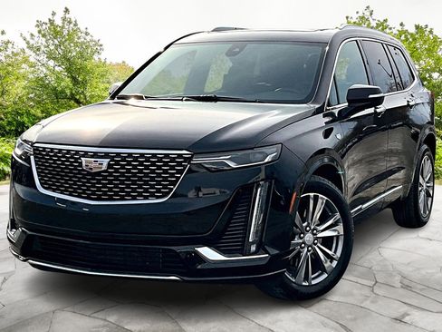 Used 2025 Cadillac XT6 Premium Luxury image 12